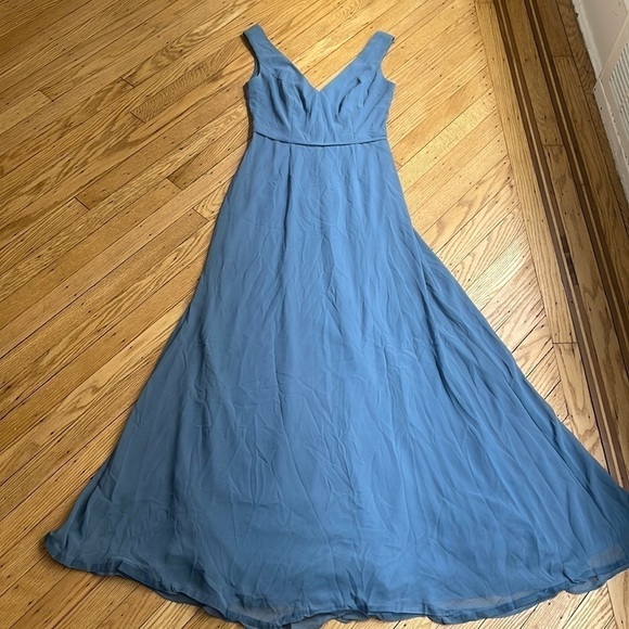DAVID’S BRIDAL light blue chiffon sleeves v neck gown size 2 - Picture 1 of 11